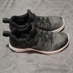 Women's 8.5 Nike Metacon 4 Flyknit Training Shoes